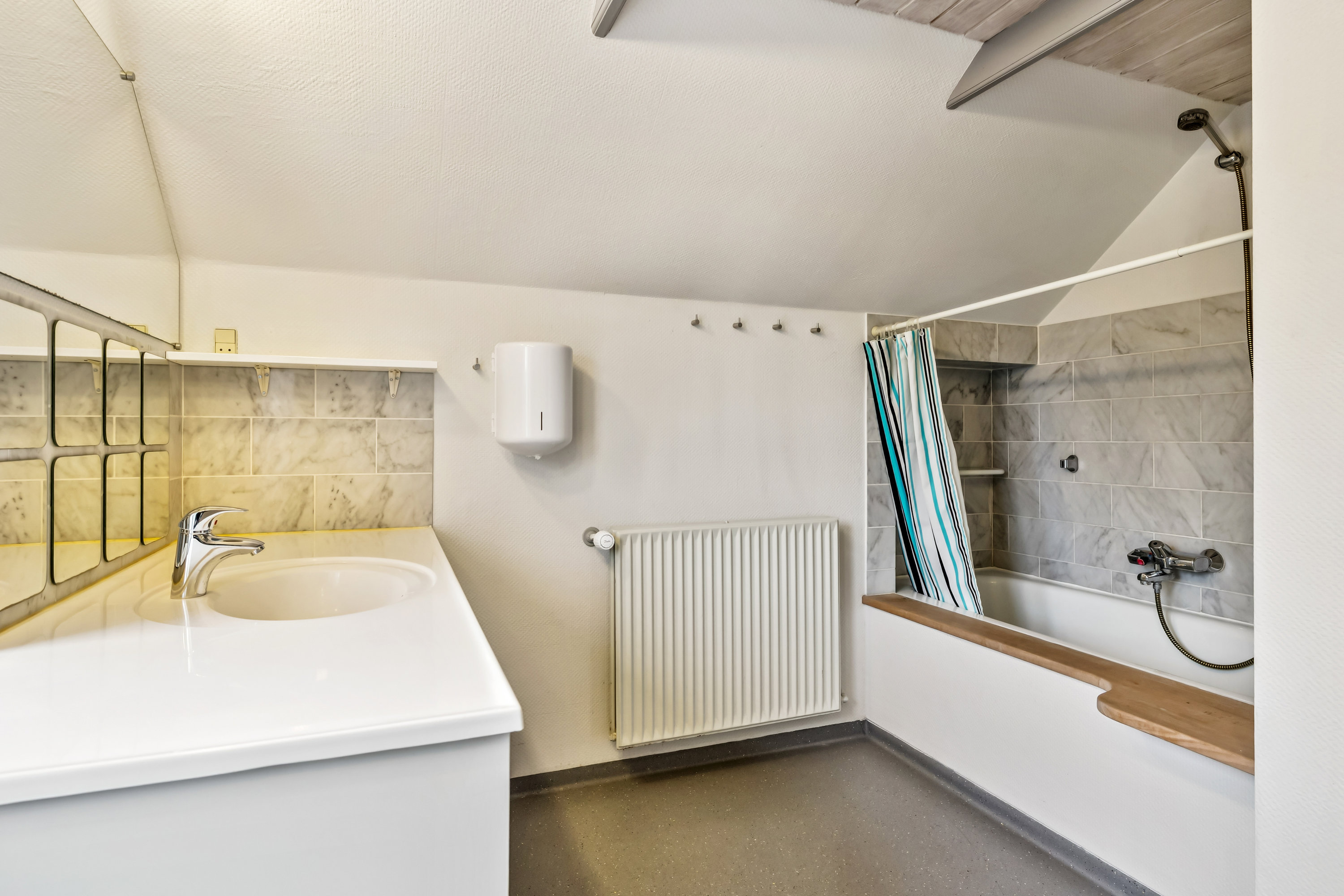 Langgade 1, 8350 Hundslund