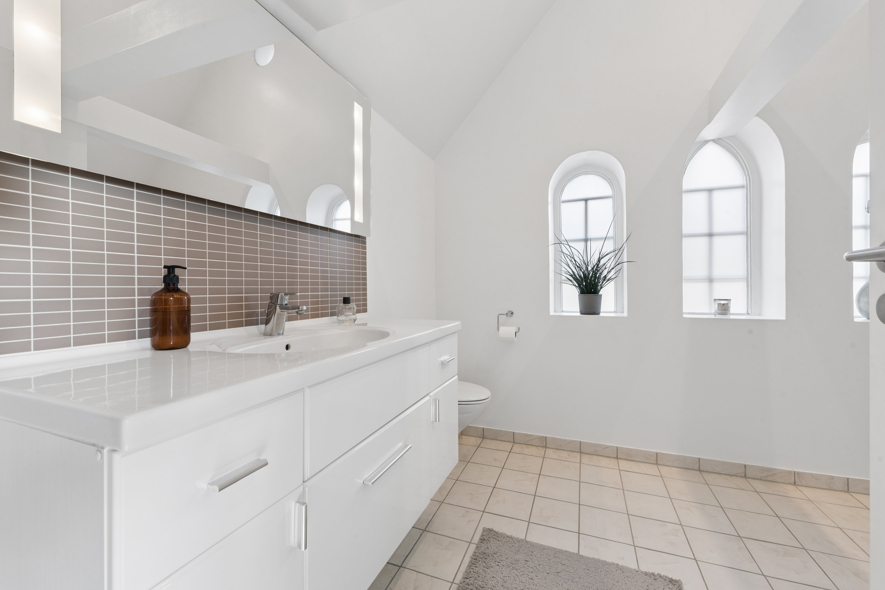 Lindebjergvænget 10, 3370 Melby